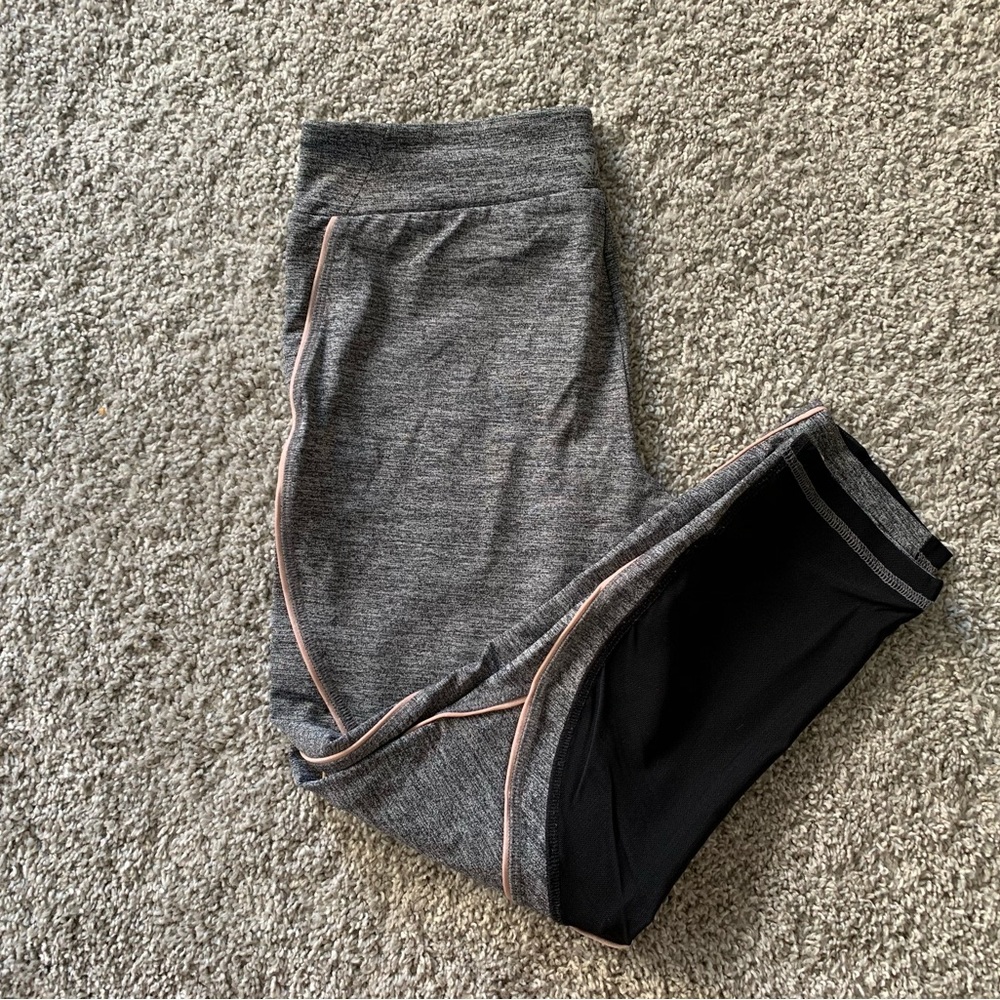 EUC Capris mesh leggings